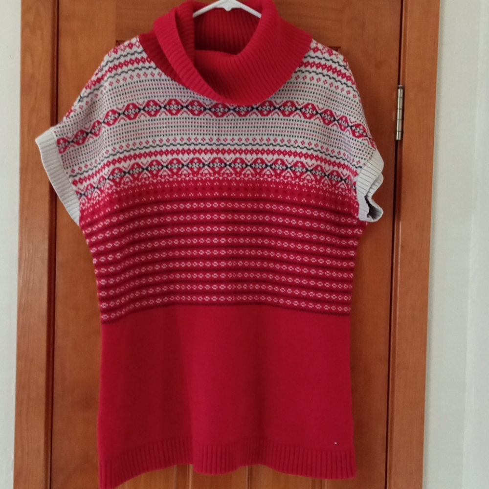 Tommy Hilfiger sweater, so cute like new!